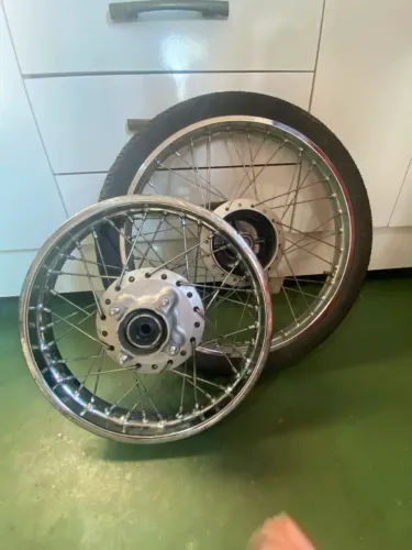 Vende se Par de rodas para pop 110 2024/2025