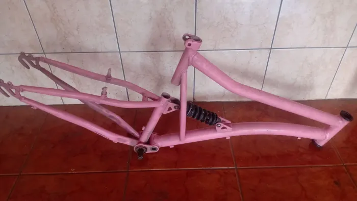Duas peças de bicicleta 