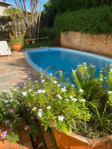 condômino Jardim do Cedro Casa com 04 dormitórios e 07 vagas de garagem.