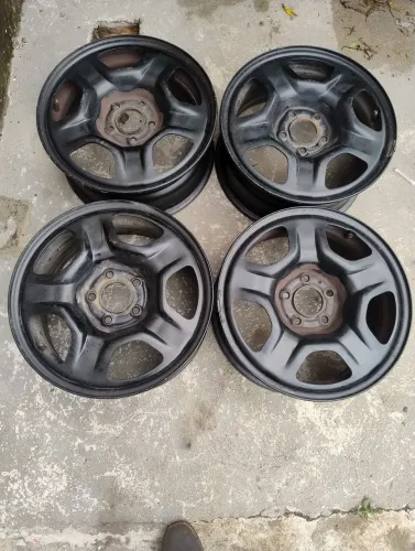 Vendo 4 jantes de Renegade de ferro .