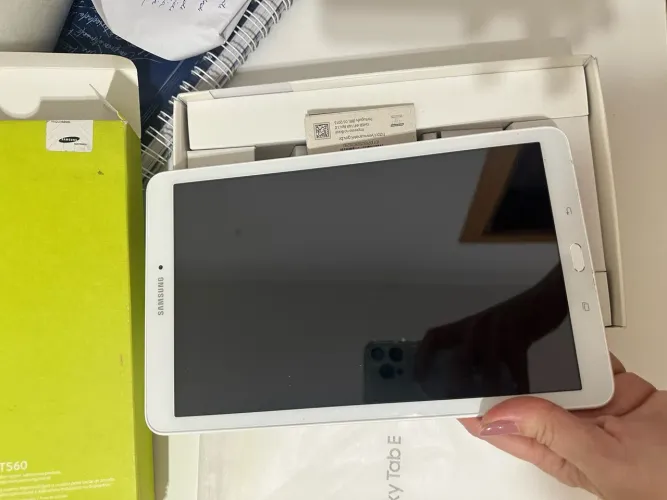 Tablet Galaxy Tab E - Samsung branco (novo)