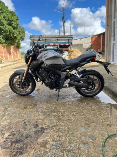 Honda CB 650R 2021 | 16.000 km | IPVA Pago | Relação e Pneu Traseiro Novos