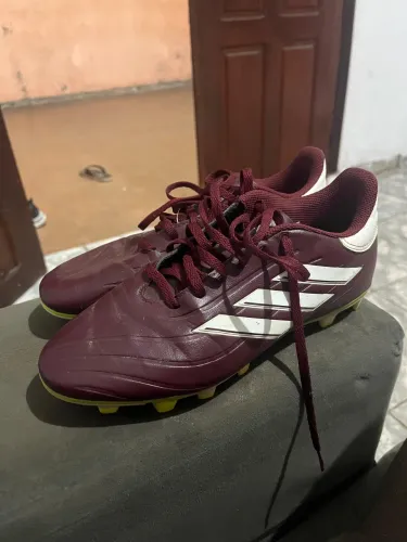 Chuteira de campo adidas