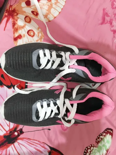 Tênis feminino esportivo