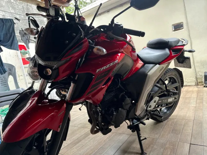 Vendo moto Yamaha fazer 250 vermelha, único dono toda original