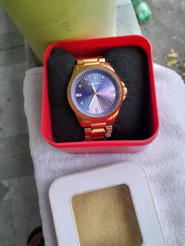 Relógio feminino mondaine dourado