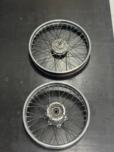 Par de rodas Honda NXR Bros original (aros, raios e cubos) para motocicleta, sem pneus