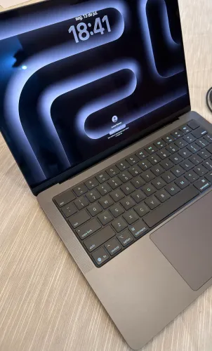 MacBook pro m5