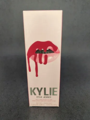 KIT Batom e Lápis Kylie Jenner Lip Kit BAD LIL THING 503