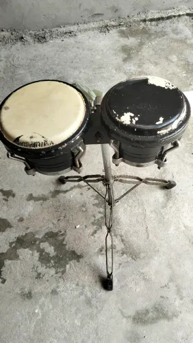 Bongô com suporte