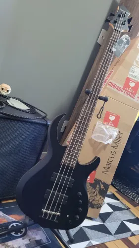 Contrabaixo SIRE M2 Marcus Miller impecável!