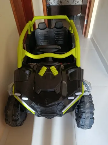 Vendo carrinho elétrico com apenas três meses de uso 