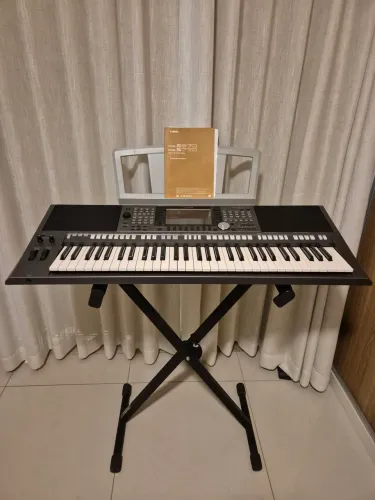 TECLADO YAMAHA PSR - s970 (capa + suporte)
