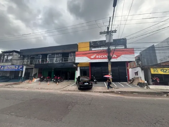 Ponto Comercial 700m² c/ Mezanino e Deposito na Avenida no Manoa