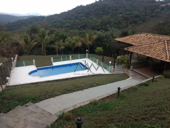 Casa á Venda ou Locação no Condomínio Parque do Engenho com 4 Suítes.