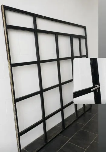Porta com vidros quadriculado