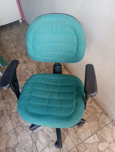 Cadeira para trabalho (escritório) chama que dá negócio