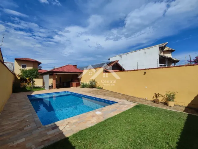 Casa com piscina em Peruíbe REF: 9608