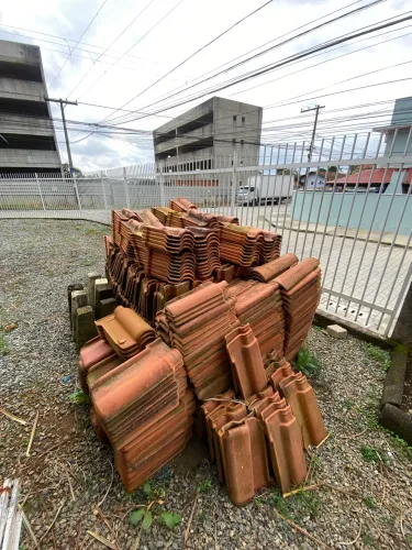 TELHAS REDONDAS E QUADRADAS