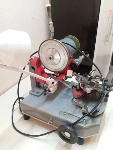 Máquina de afiar alicates de cutícula profissional 