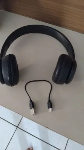 Fone de ouvido ? sem fio com caregador