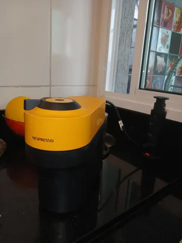 Cafeteira nespresso cápsulas amarela