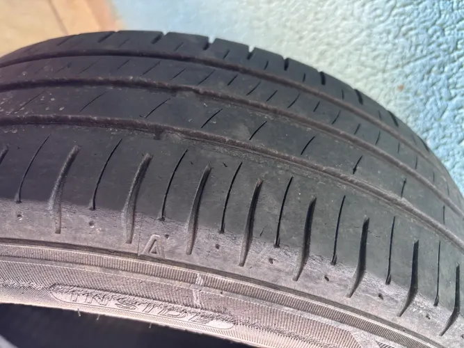 2 Pneus semi novos aro 14