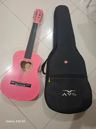 Vende-se violão infantil Agustín Kauthon rosa naylom + capa