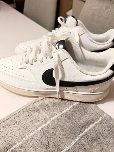 Tênis Nike Branco e Preto