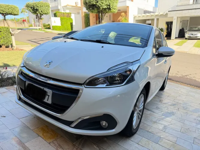 Peugeot 208 Allure 1.2 Flex 12V 5P Mec. 2017