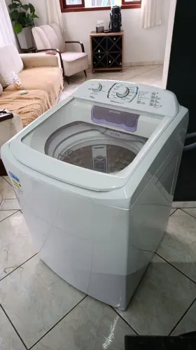 Máquina 14 kilos semi nova 