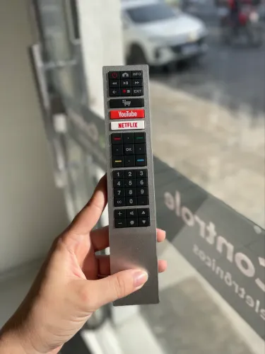 Controle AOC SMART - pilhas inclusas 
