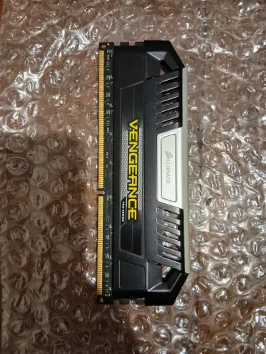 Memória RAM DDR3 8GB 1866mhz Corsair Vengeance