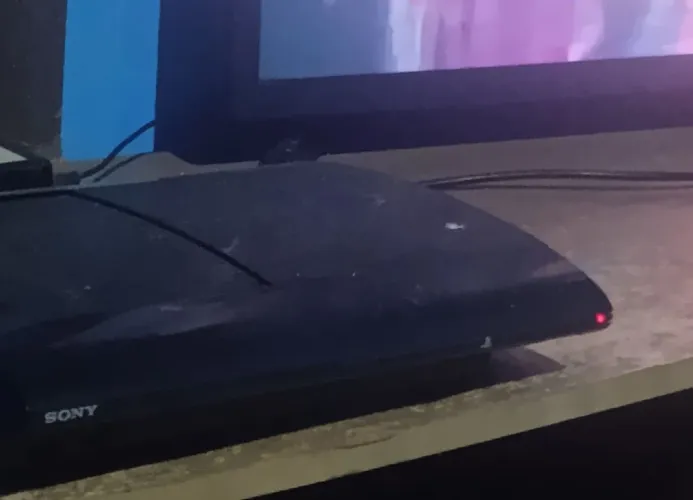 PlayStation 3 vários jogos mando vídeo funcionado tudo tem 2 controle via bluetooth 
