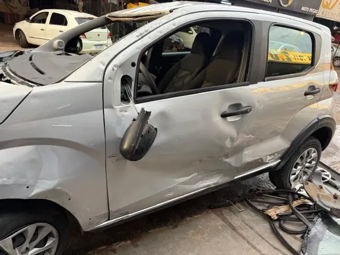 Sucata Fiat Mobi para venda de peças! SR Peças usadas
