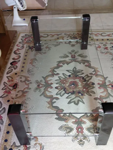 Mesa centro 1,13 compr. x 0,58 largura com 2  blindex. 