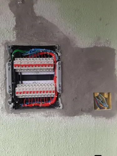 Quadros elétricos e reparos em geral 