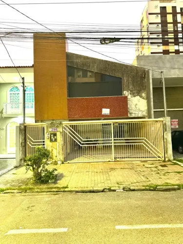 Casa disponível para venda no Bairro 13 de Julho