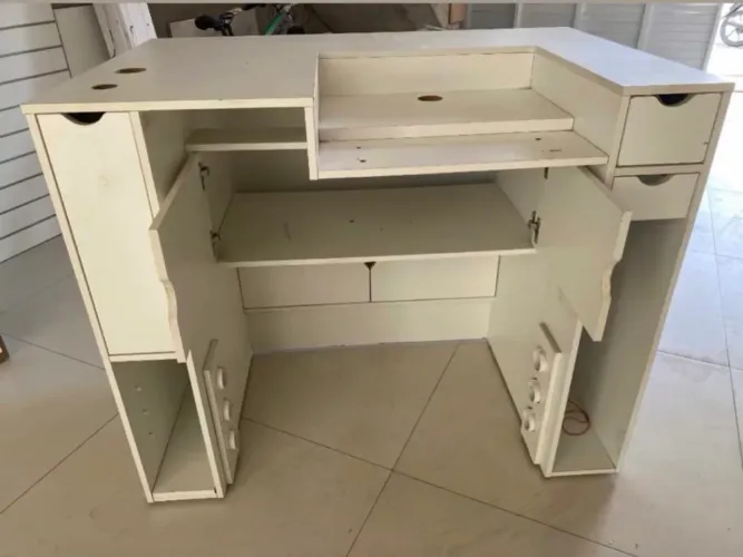 Balcão para melhorar seu atendimento com várias divisões e qualidade.