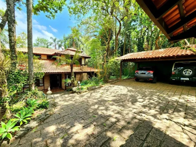 Casa estilo Serrana com 4 quartos à venda, 219 m² por R$ 1.247.500 - Serra da Cantareira -