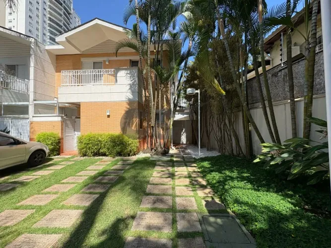 Casa de Condomínio - 4 Dormitórios (2 Suítes) à Venda ou para Alugar no Jardim Marajoara S