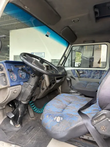 VW 8-120 2002 Baú Alumínio - Pronto pra Trabalhar