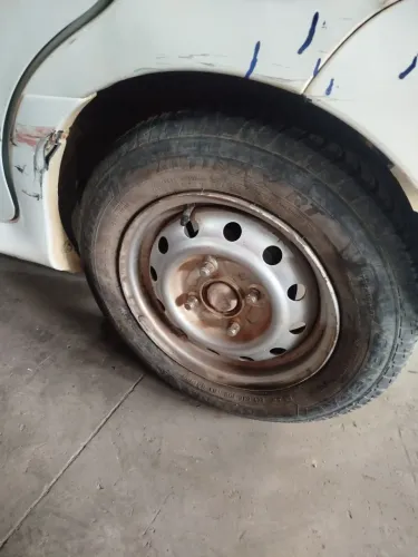 1 roda 13 Chery QQ com pneu 80% de borracha 