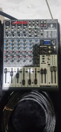 Kit mesa de som com caixas