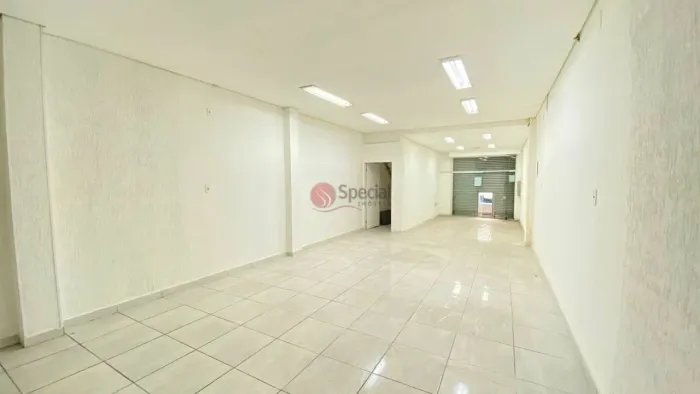 Salão comercial para locação na Vila Diva 150 m² em Avenida de Grande Movimento