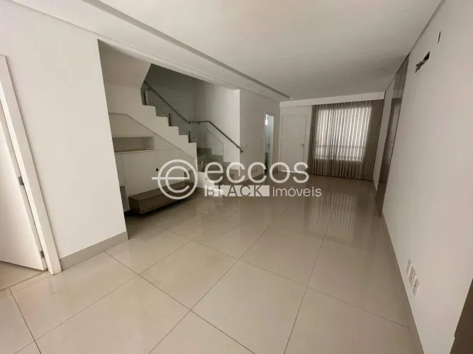 Casa em condomínio para aluguel, 3 quartos, 3 suítes, 2 vagas, Jardim Karaíba - Uberlândia