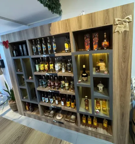 Móvel expositor - Loja, Bar ou Uso Residencial