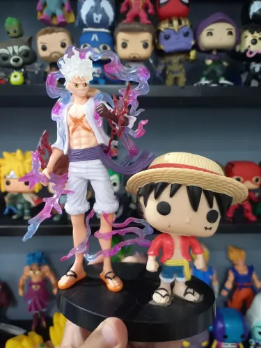 Action figure Luffy Gear 5 + funko pop (NÃO É ORIGINAL)