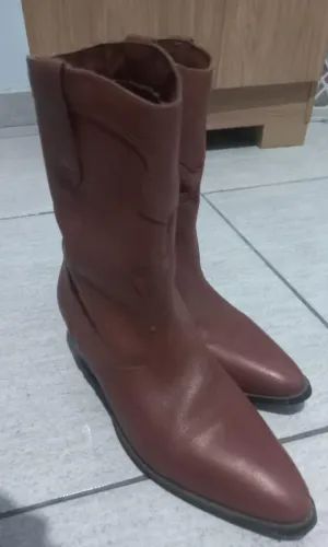 Bota marrom 