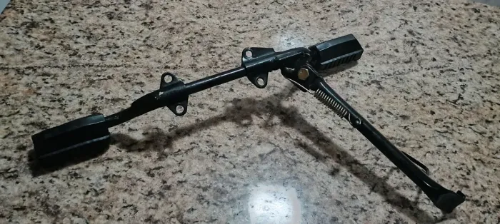 Estribo completo adaptável c/ borrachas Titan Fan 125 150